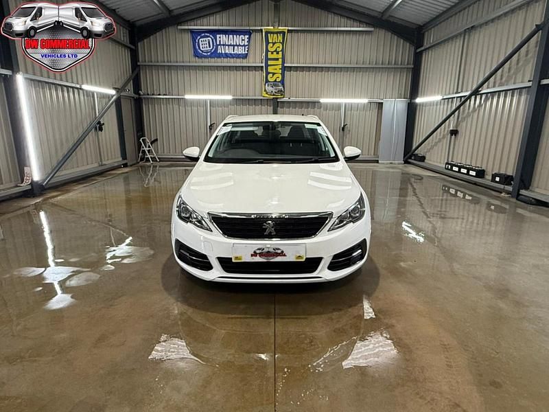 Used Peugeot 308 Active 130 HP (95 kW) 2021 White Estate