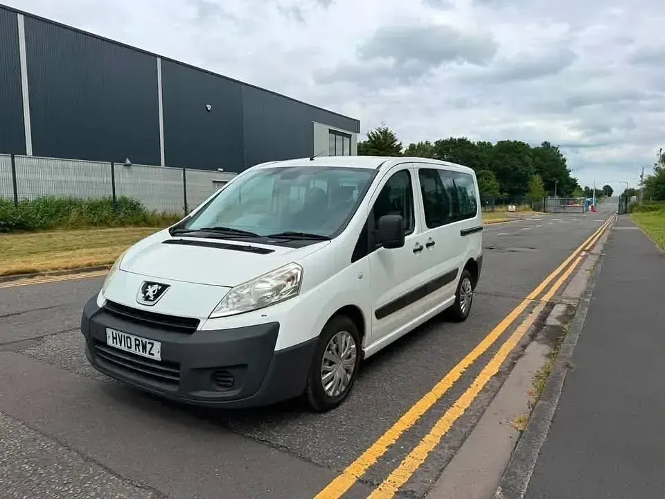 Used Peugeot TePee Comfort 2010 White MPV