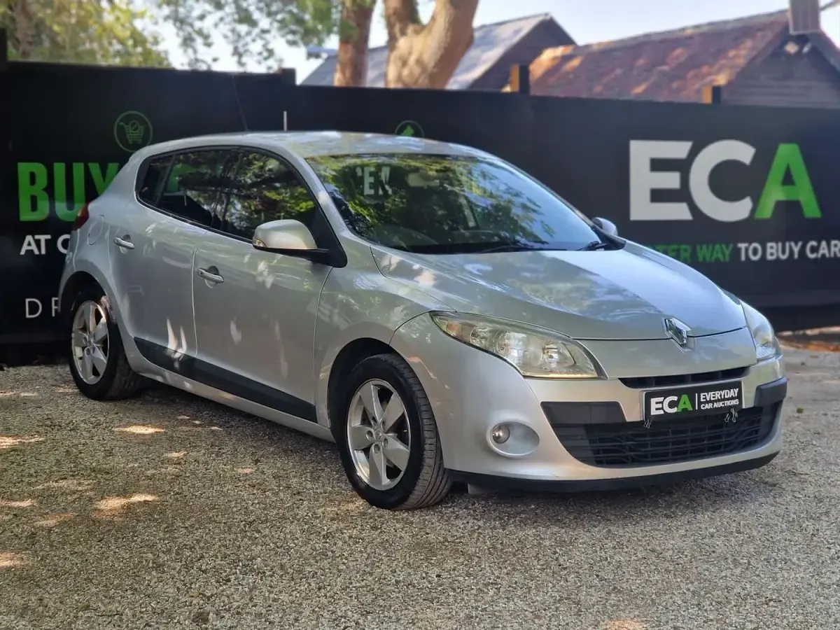 Used Renault Mégane III Dynamique 110 HP (80 kW) 2011 Silver Hatchback