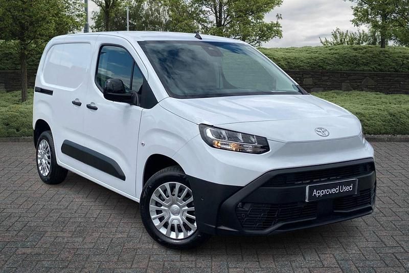 White Used 2025 Toyota Proace MPV | £19,201 (Expensive) - Image 1/4