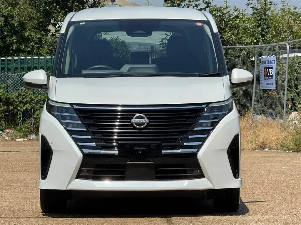 Used Nissan Serena 2024 White MPV