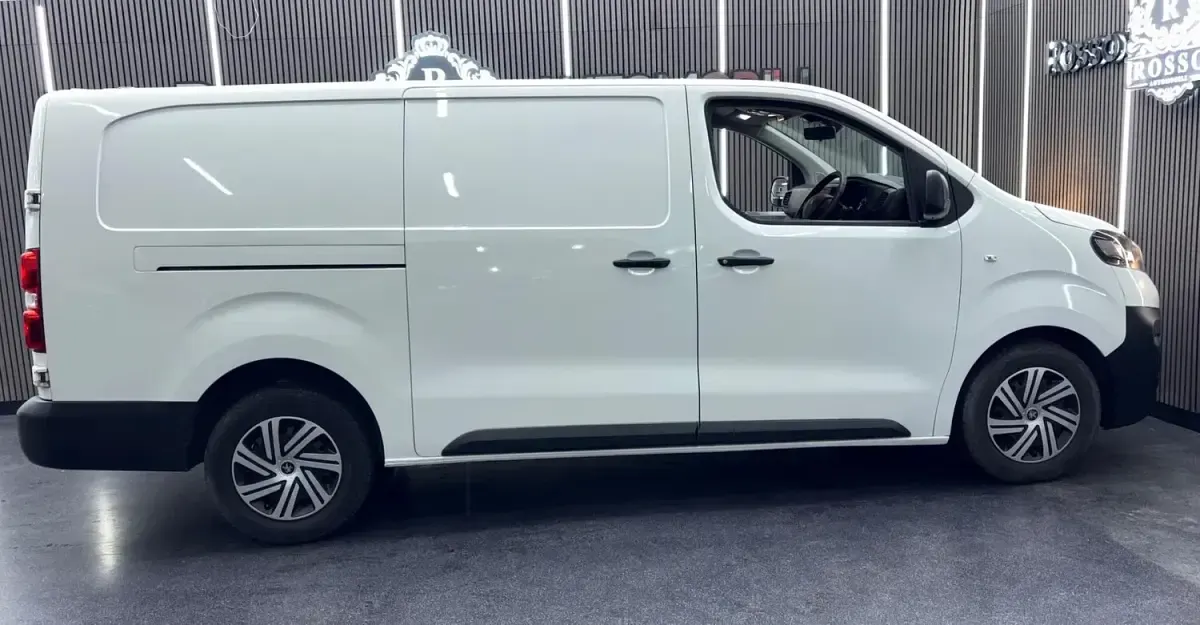 Used Vauxhall Vivaro 100 HP (73 kW) 2021 White MPV