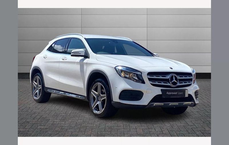 Polar white Used 2018 Mercedes GLA200 Executive SUV | £16,650 (Fair price) - Image 1/4