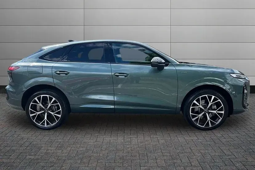 New Audi Q3 Sportback Comfort 268 HP (197 kW) 2025 Sage green SUV