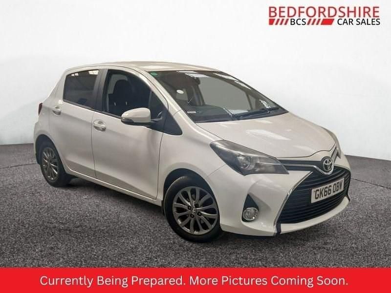 White Used 2016 Toyota Yaris Hatchback | £5,742 (Fair price) - Image 1/4