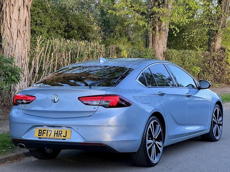 Second-hand Vauxhall Insignia Elite 2017 Argintiu Hatchback