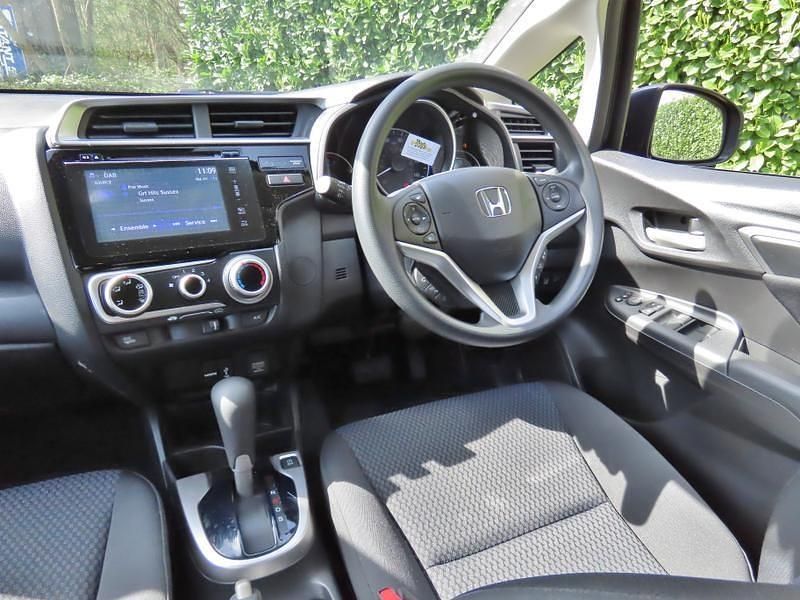 Used Honda Jazz SE 102 HP (75 kW) 2019 Blue Hatchback