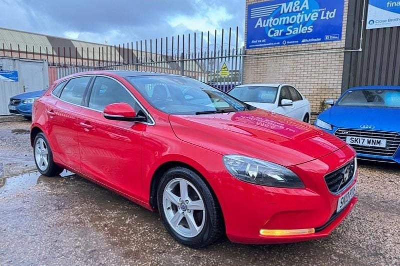 Used Volvo V40 SE 2013 Red Hatchback