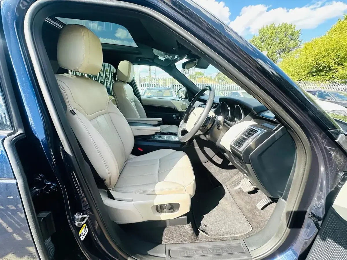 Used Land Rover Discovery SE 2019 Blue SUV