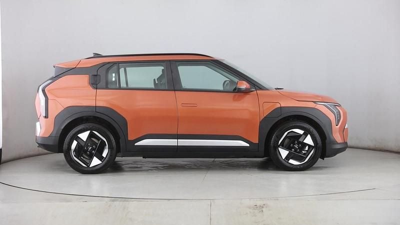 Used Kia EV3 Air 147 kW (201 HP) 2024 Orange SUV
