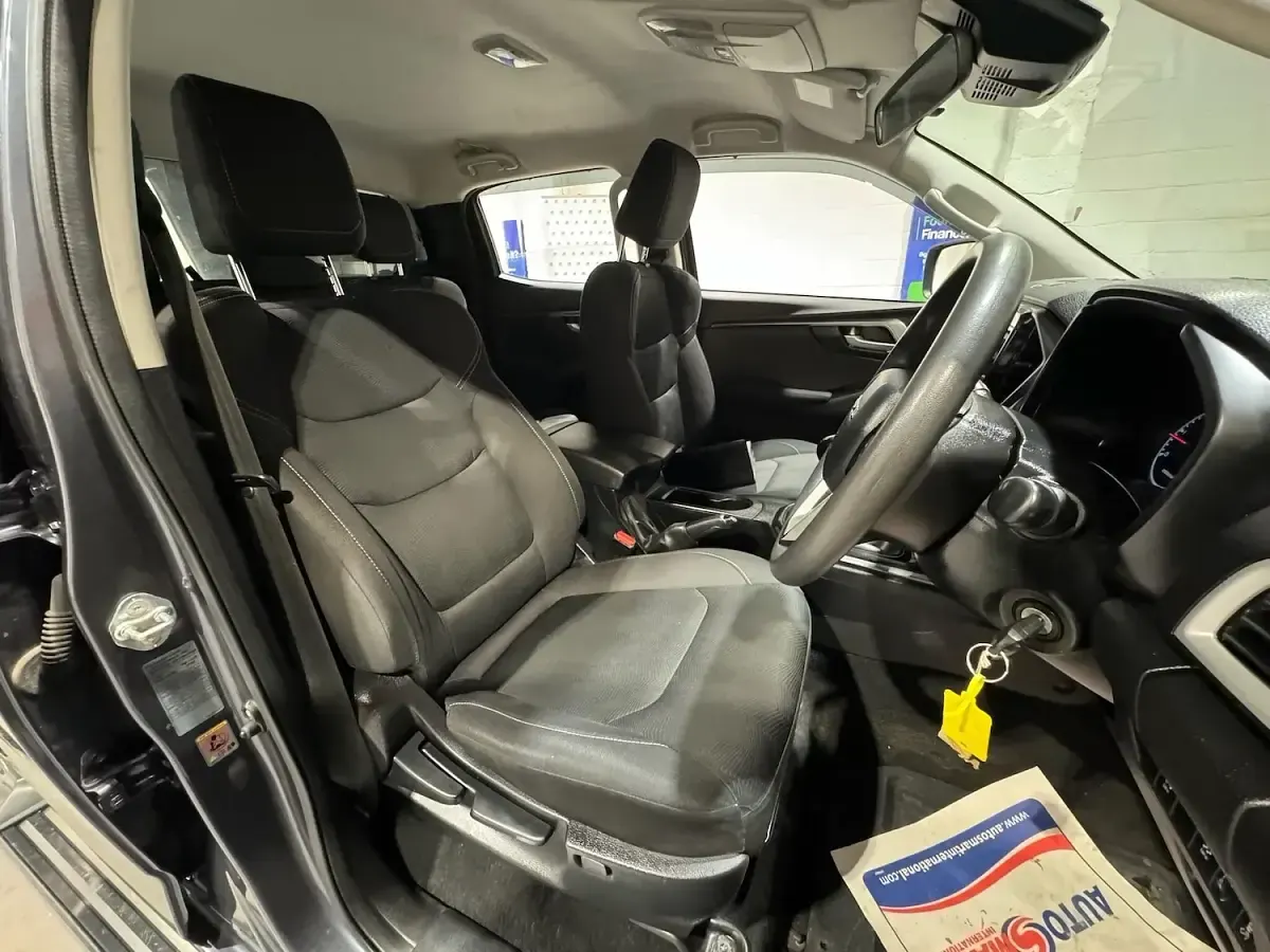 Used Isuzu D-Max 163 HP (119 kW) 2022 Grey Pickup