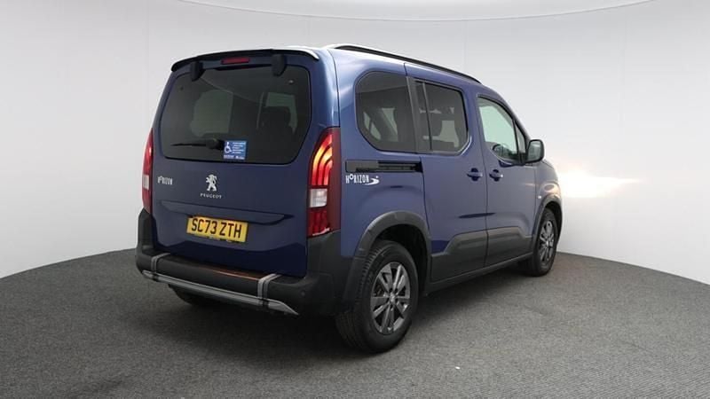 Used Peugeot Rifter Allure 100 HP (73 kW) 2024 Blue MPV