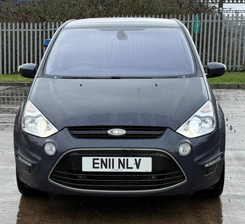 Begagnad Ford S-MAX Titanium 200 HK (147 kW) 2011 Grå Minibuss