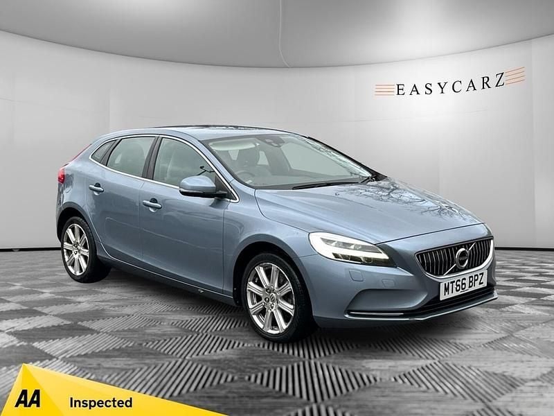 Used Volvo V40 Inscription 2016 Blue Hatchback