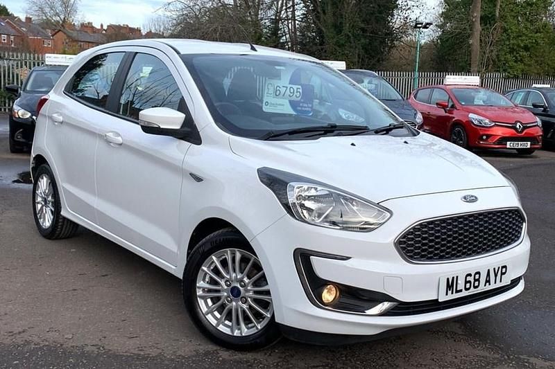 Used Ford Ka Plus Zetec 70 HP (51 kW) 2018 White Hatchback