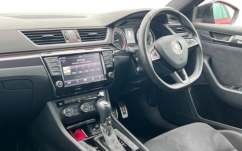 Usado Skoda Superb SportLine 190 CV (139 kW) 2017 Rojo Familiar