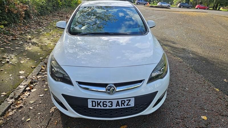 Second-hand Vauxhall Astra 2013 Alb Hatchback