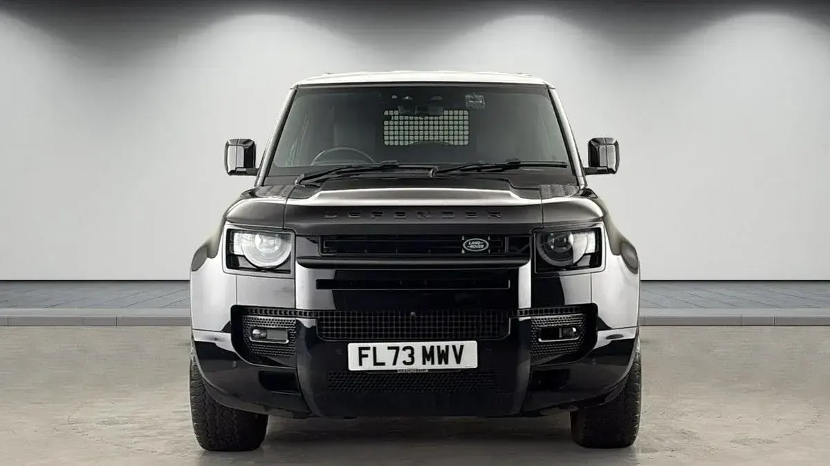Usado Land Rover Defender HSE Dynamic 2023 Negro SUV