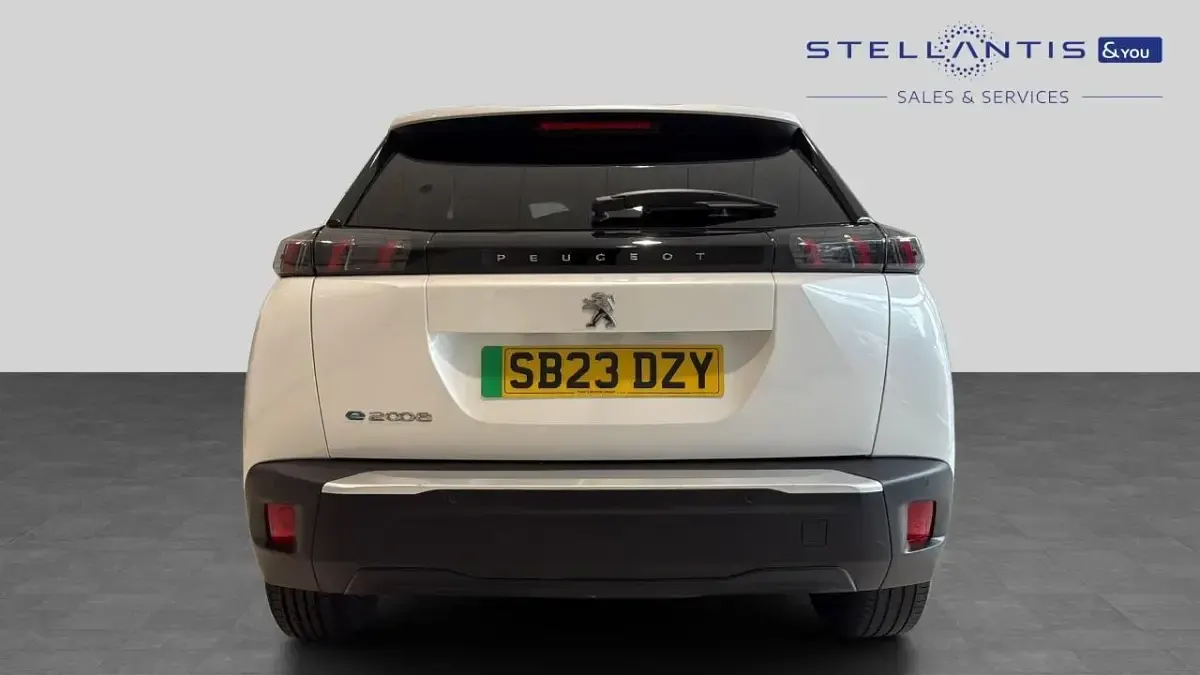 Used Peugeot e-2008 Active+ 98 kW (134 HP) 2023 White SUV