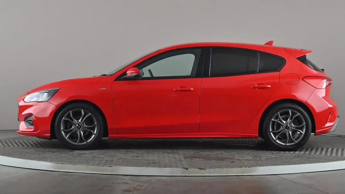 Usado Ford Focus ST-Line 125 HP (91 kW) 2019 Vermelho Citadino