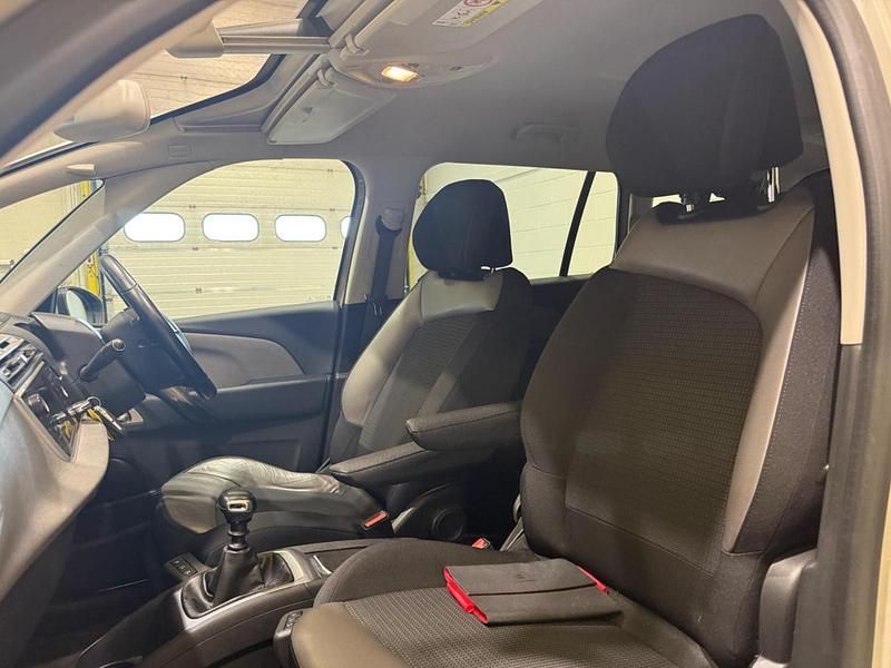 Używany Citroën C4 SpaceTourer Feel 127 KM (93 kW) 2020 Brązowy Minivan