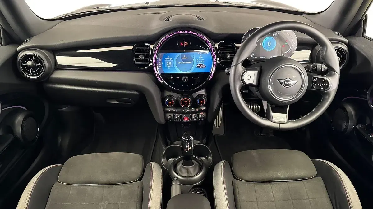 Used Mini Cooper Hatch 134 HP (98 kW) 2023 Black Hatchback