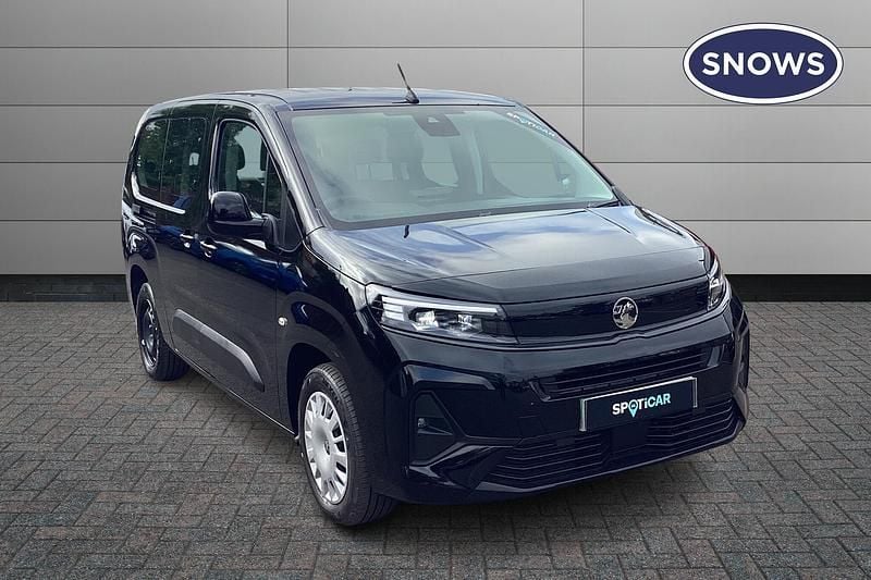 Black Used 2025 Vauxhall Combo Design Edition MPV | £16,991 (Fair price) - Image 1/4