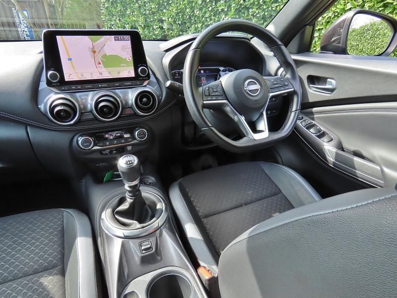 Usado Nissan Juke N-Connecta 2023 Gris SUV