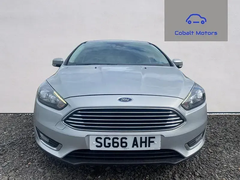 Used Ford Focus Titanium 125 HP (91 kW) 2016 Silver Hatchback