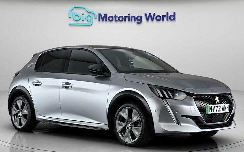 Second-hand Peugeot e-208 Premium 100 kW (136 CP) 2022 Hatchback