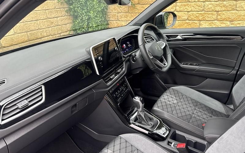 Used VW T-Roc R-line 150 HP (110 kW) 2024 Black SUV