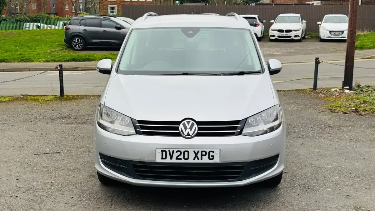 Usado VW Sharan SE 150 HP (110 kW) 2020 Prateado Monovolume