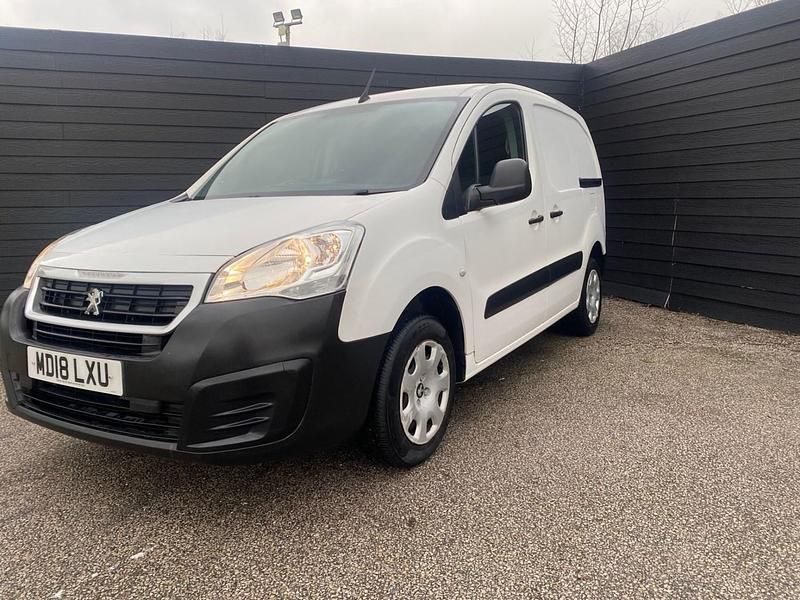 Used Peugeot Partner 2018 White MPV