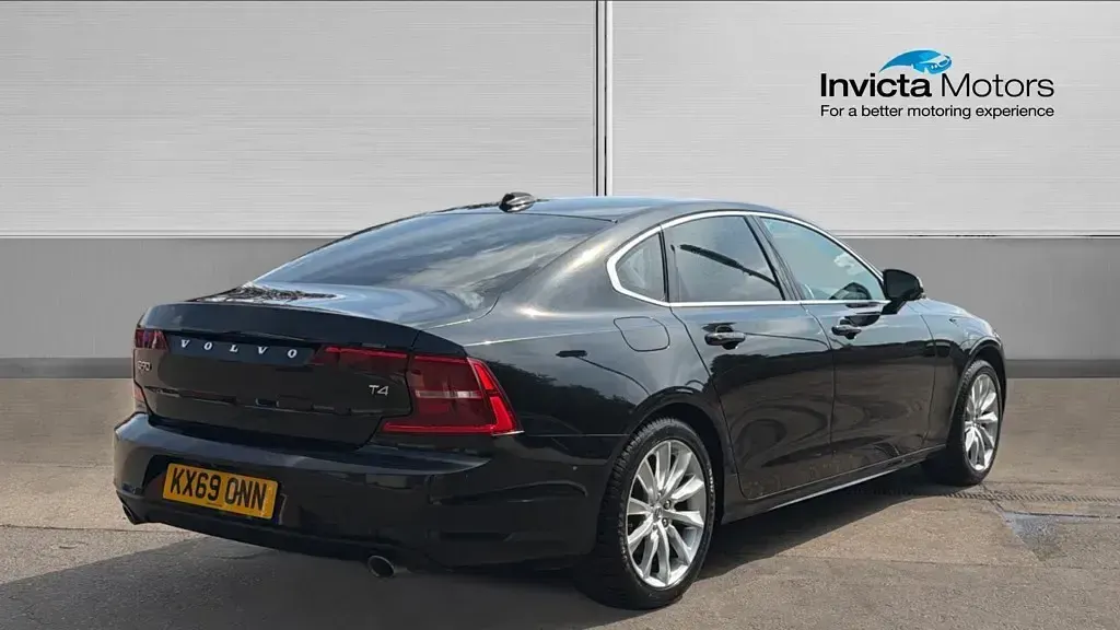 Used Volvo S90 Momentum 190 HP (139 kW) 2020 Black Sedan