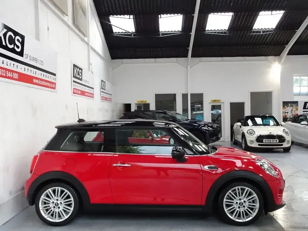 Używany Mini Cooper Hatch 136 KM (100 kW) 2018 Czerwony Hatchback