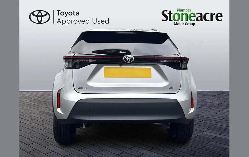 Used Toyota Yaris Cross Design 113 HP (83 kW) 2025 Silver SUV