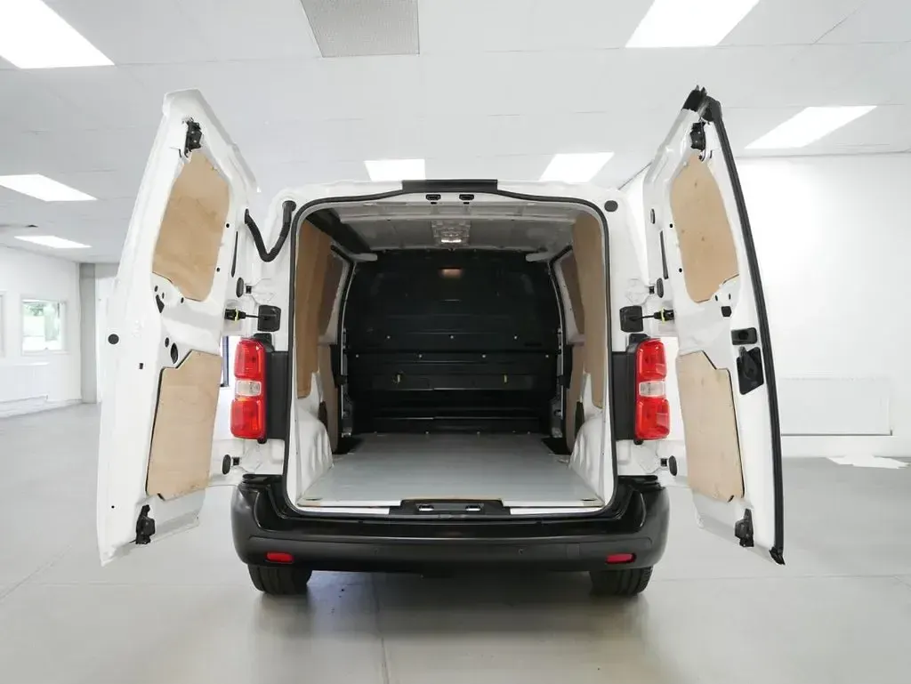 Used Citroën Dispatch 100 kW (136 HP) 2022 White MPV