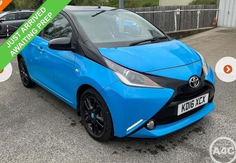 Begagnad Toyota Aygo X-cite 2016 Blå Halvkombi