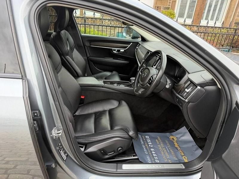 Used Volvo V90 CC Pro 190 HP (139 kW) 2018 Grey Estate