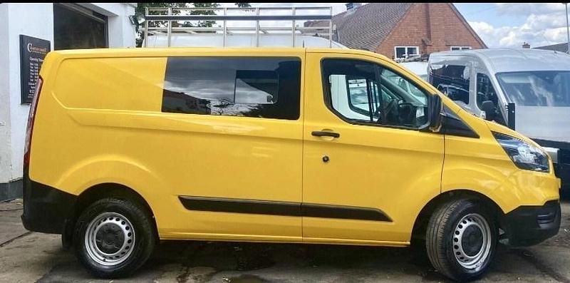 Used Ford Transit Custom 130 HP (95 kW) 2022 Yellow Estate