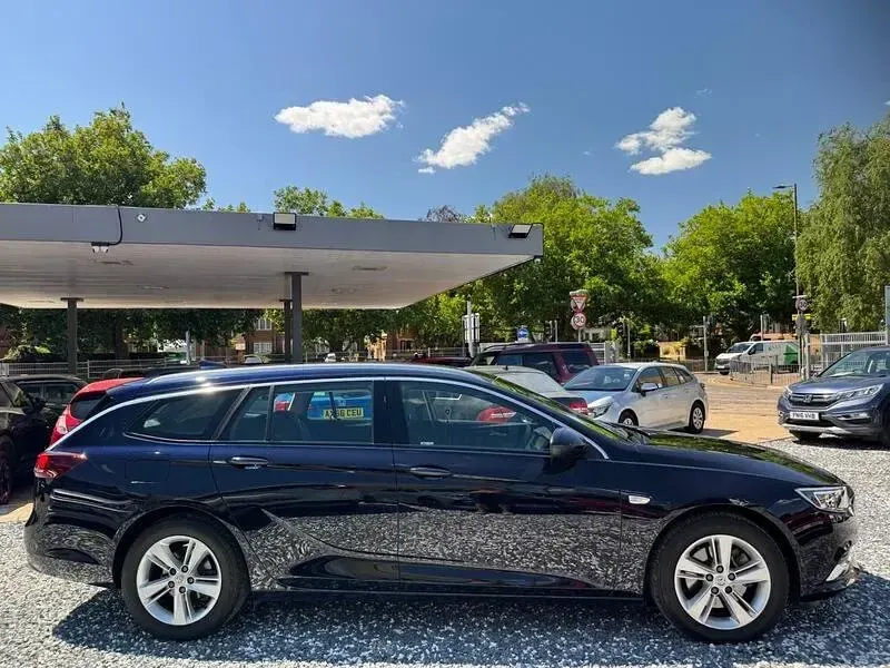 Used Vauxhall Insignia S 170 HP (125 kW) 2018 Blue Estate