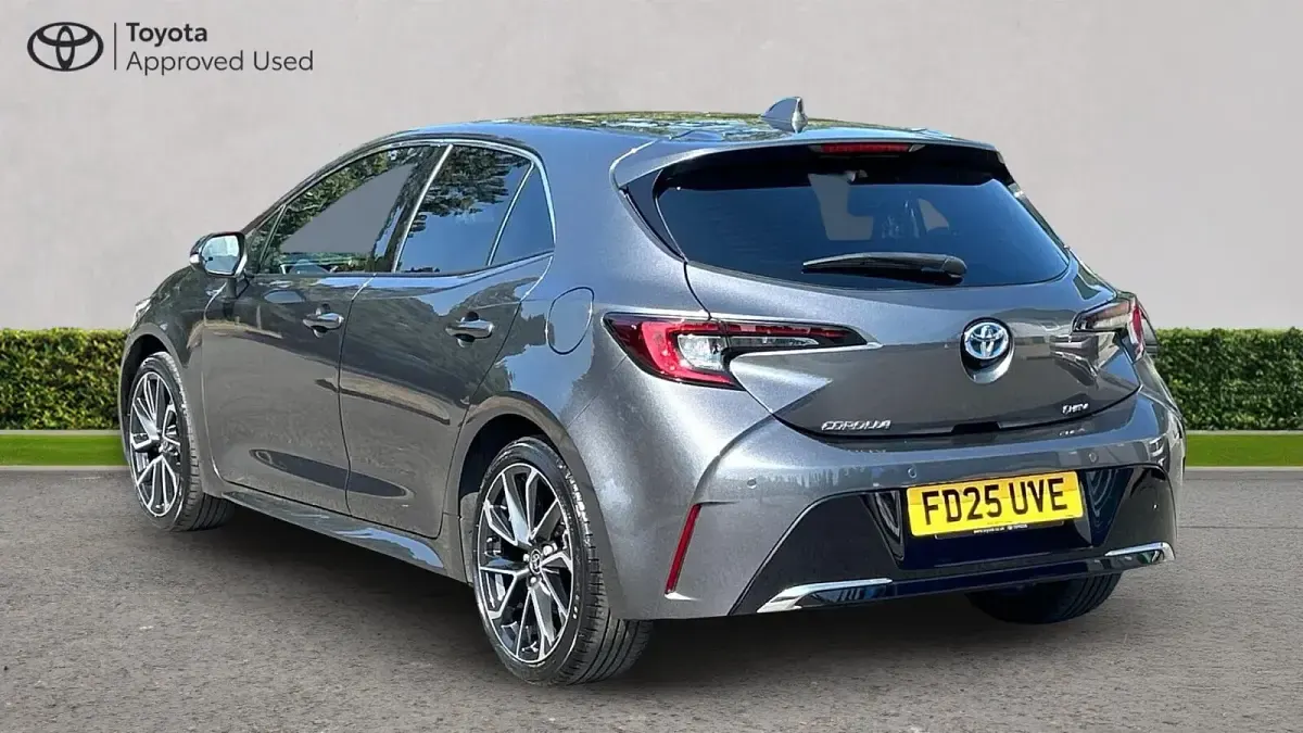 Used Toyota Corolla 140 HP (102 kW) 2025 Decuma grey Hatchback