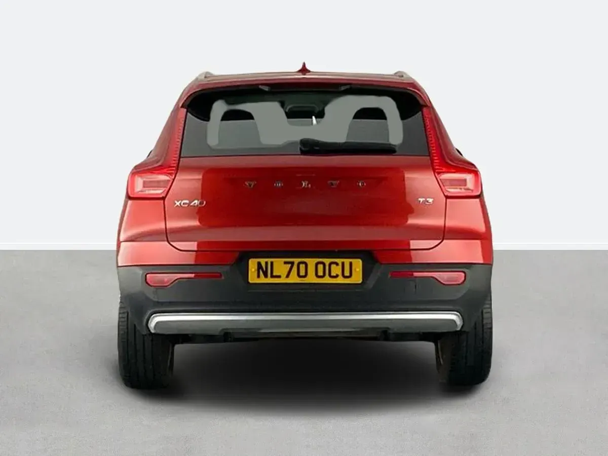 Used Volvo XC40 Momentum 2020 Red SUV