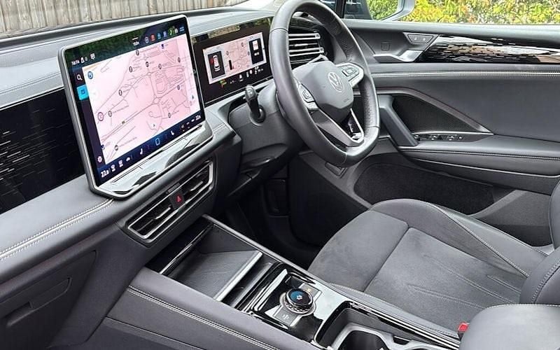 Used 2024 VW Tiguan Elegance SUV | £33,299 (Expensive) - Image 1/4