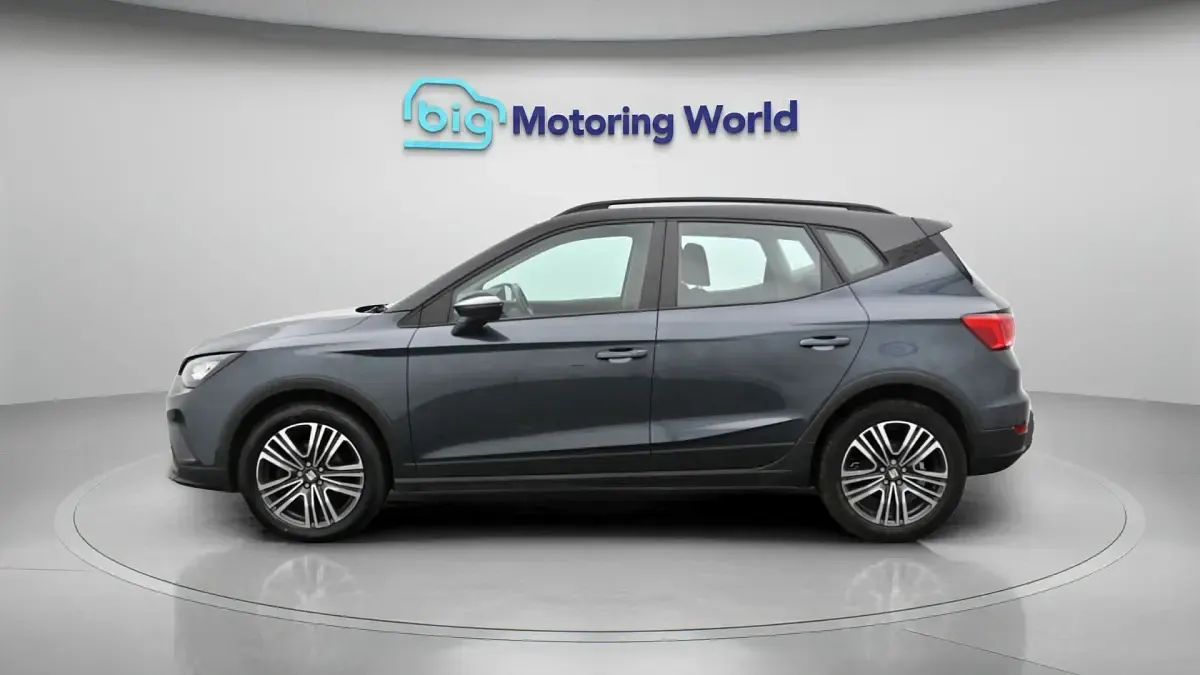 Usado Seat Arona SE 94 CV (69 kW) 2022 Gris SUV
