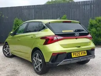 Used Hyundai i20 Premium 100 HP (73 kW) 2025 Green Hatchback