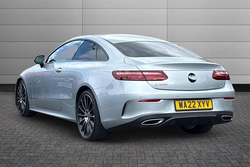 Usado Mercedes E300 AMG line 258 HP (189 kW) 2022 Prateado Coupé