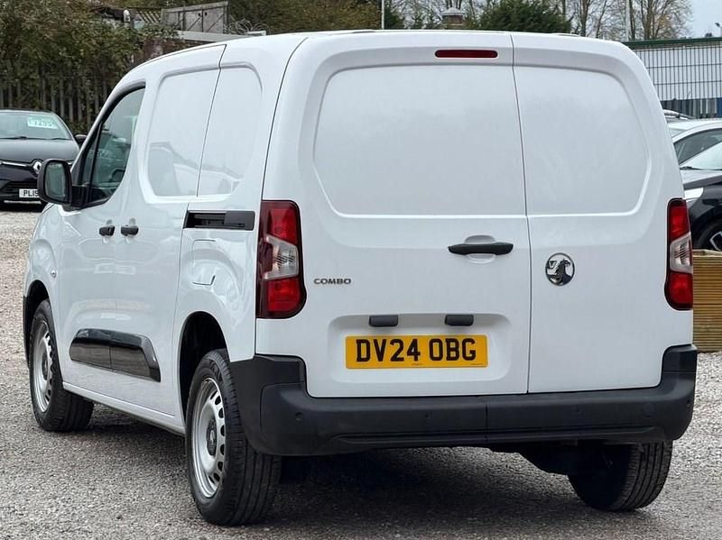Used Vauxhall Combo S 100 HP (73 kW) 2024 White Van