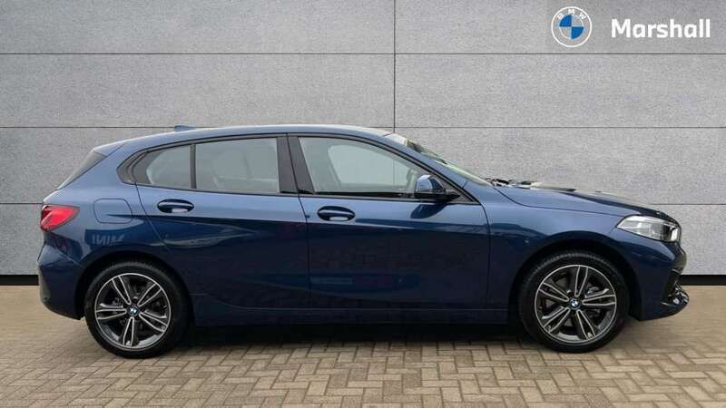 Used BMW 118 Sport Line 136 HP (100 kW) 2024 Phytonic blue metallic paint  Hatchback