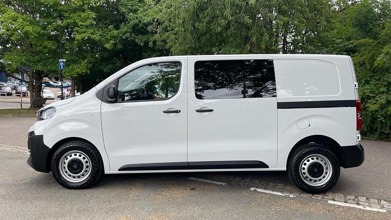 White New 2025 Peugeot Expert Van | £23,895 (A bit pricey) - Image 1/4